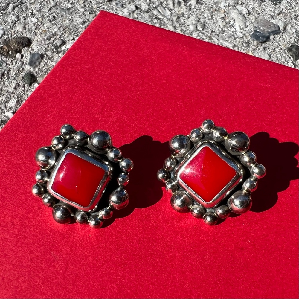 Vintage Red enamel pierced earring in silver setting er2